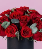 Arreglo-de-rosas-rojas-en-caja-detalle