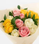 Bouquet-de-12-rosas-variadas-detalle