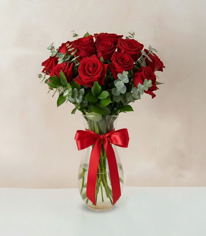 florero-de-12-rosas-rojas-ecuador