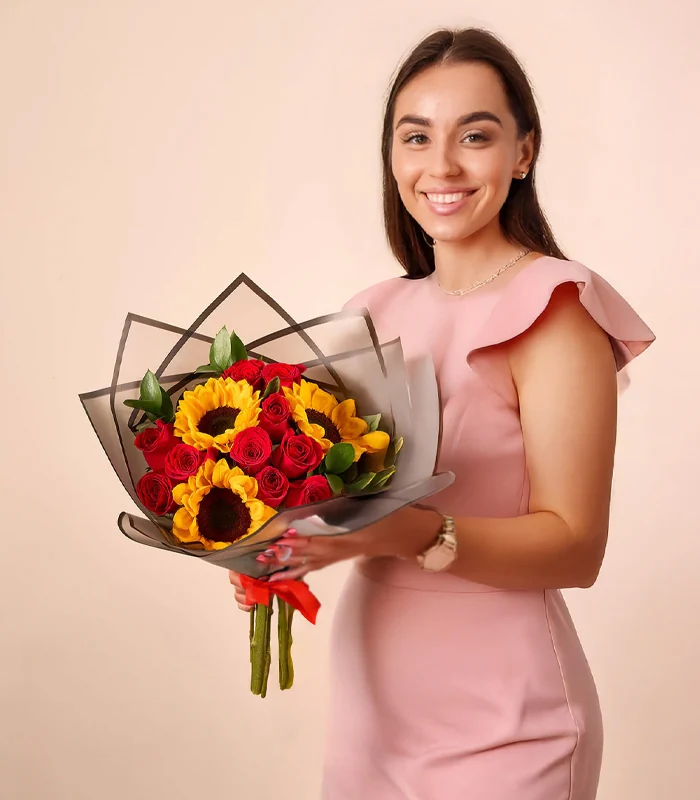 Floristería Manta 13 ramo-de-rosas-y-girasoles-ecuador