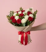 Bouquet-de-15-rosas-rojas-y-blancas (1)