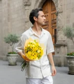 ramo-de-flores-amarillas-con-modelo-1