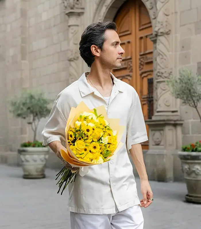 ramo-de-flores-amarillas-con-modelo-1